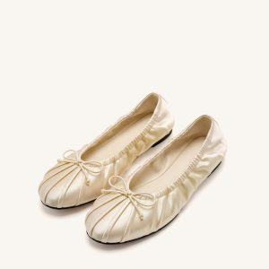Solenne Ballerines en satin froncées à cordon de serrage - Beige