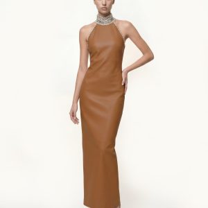 Robe longue dos nu à col montant ornée de bijoux - Marron caramel