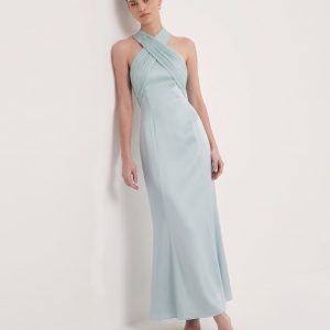 Robe longue dos nu croisé en satin plissé - Bleu poudré